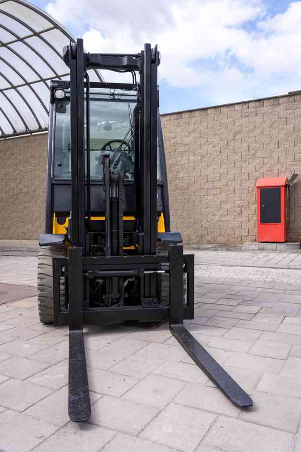 Vysokozdvižný vozík Yale GLP35VX - foto 5