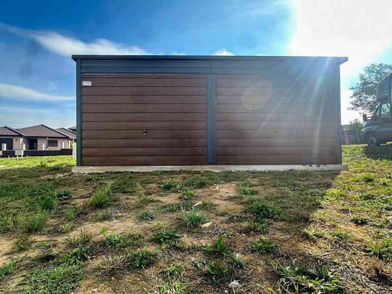 Plechova garáž 6x6m 2x  výklopná vrata -  dveře - Okno TS786 - foto 2