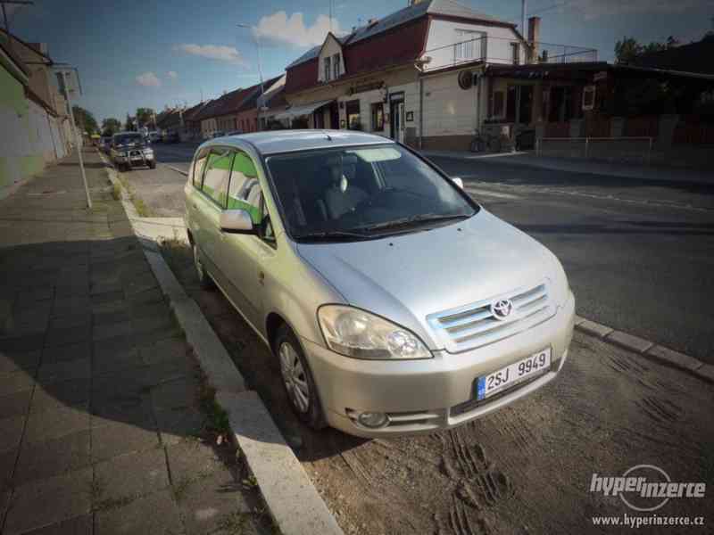 Toyota Avensis Verso - foto 1