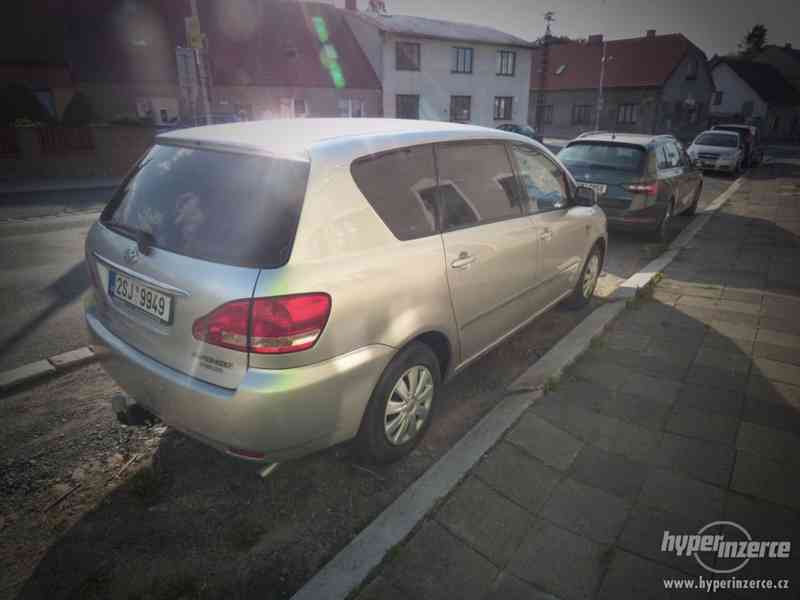 Toyota Avensis Verso - foto 4