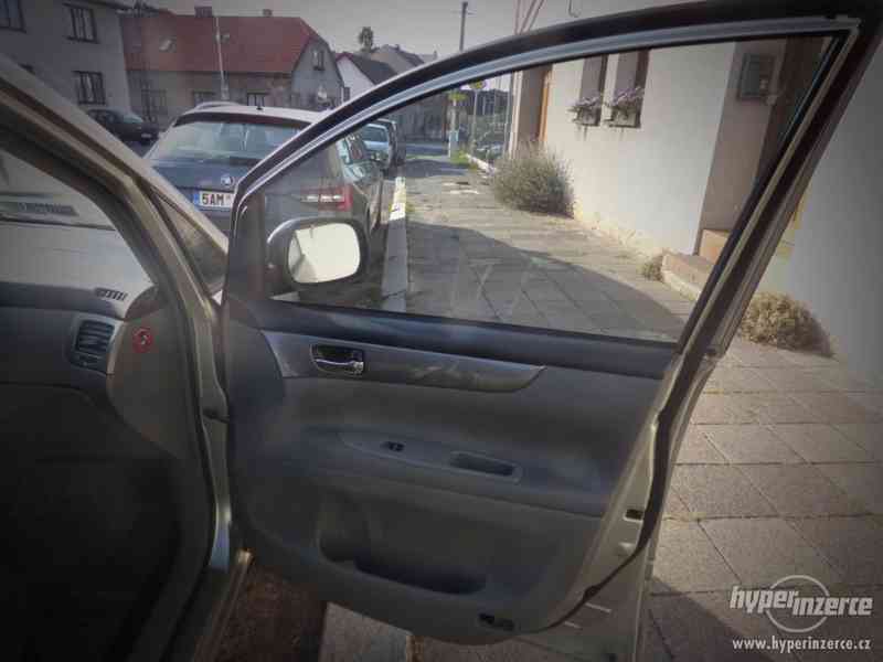 Toyota Avensis Verso - foto 12