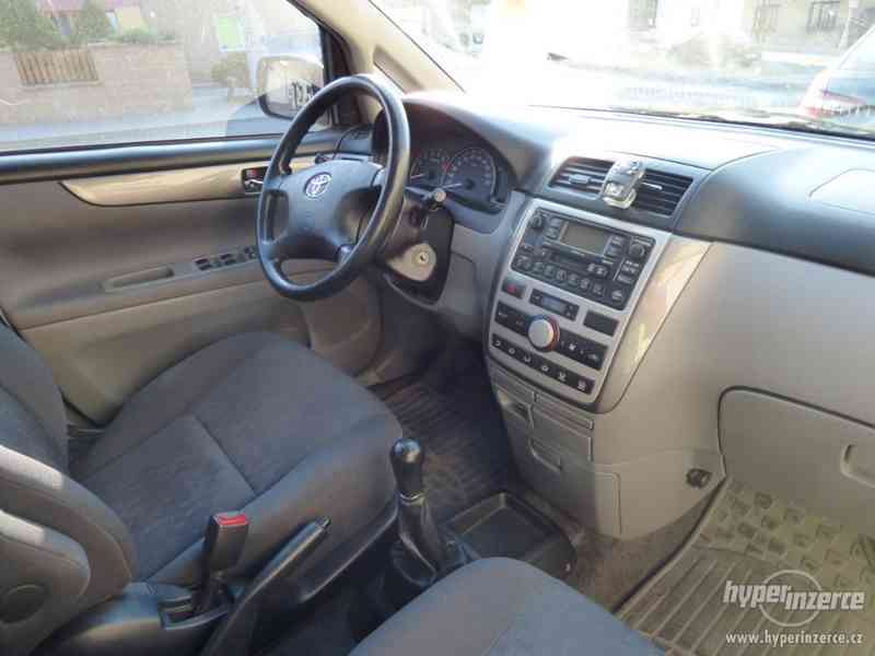Toyota Avensis Verso - foto 13