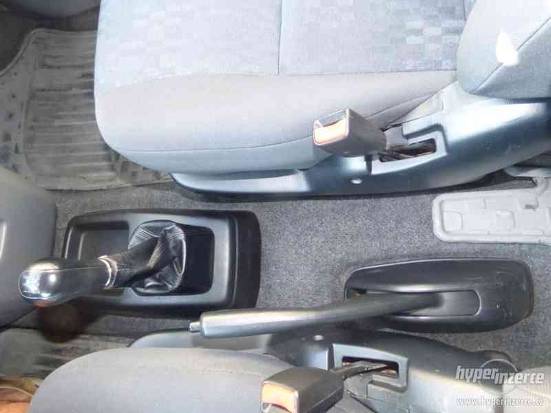 Toyota Avensis Verso - foto 19