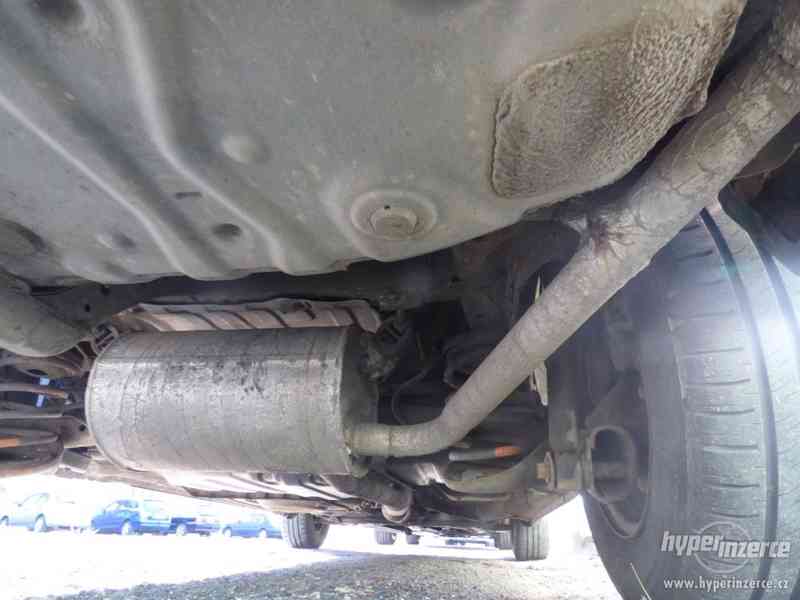 Toyota Avensis Verso - foto 24