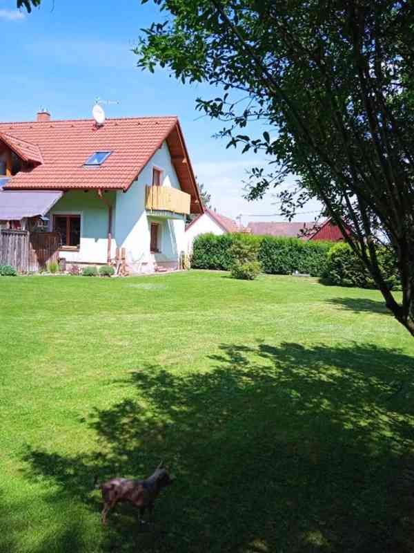 Garsonka-pokoj 22m, v  r. domě 1.patro s příslušenstvím - foto 21