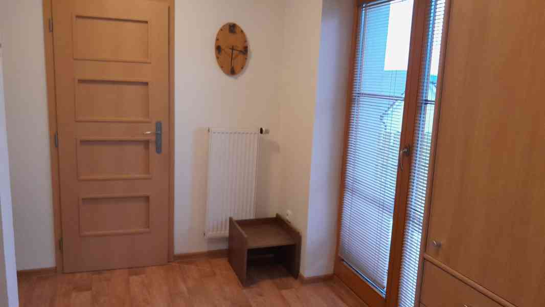 Garsonka-pokoj 22m, v  r. domě 1.patro s příslušenstvím - foto 4