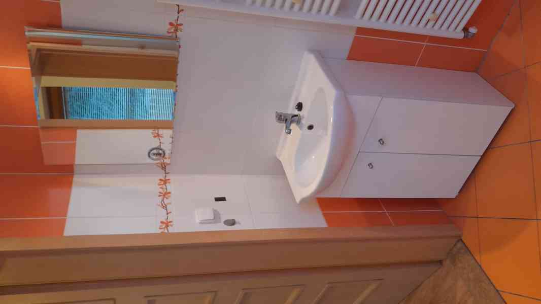 Garsonka-pokoj 22m, v  r. domě 1.patro s příslušenstvím - foto 10