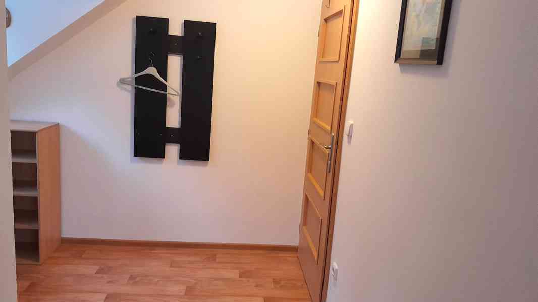 Garsonka-pokoj 22m, v  r. domě 1.patro s příslušenstvím - foto 13