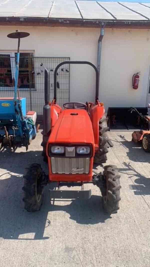 Traktor Yanmar YM22200 4X4 - foto 6