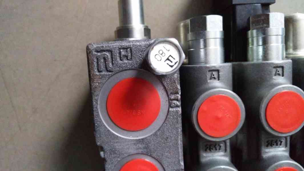 Hydraulický rozvaděč - 4 sekce - foto 5