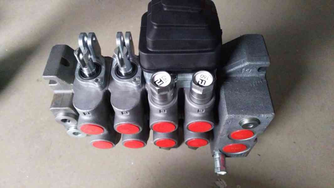 Hydraulický rozvaděč - 4 sekce - foto 3