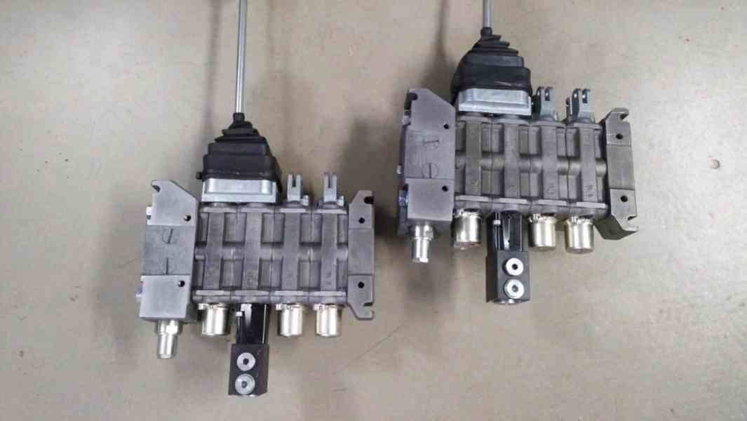 Hydraulický rozvaděč - 4 sekce - foto 2