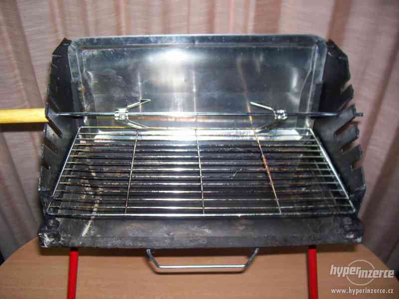 Prodám ZAHRADNÍ GRILL PRAIRIE na dřevěné uhlí, 48 X 26 cm - foto 2