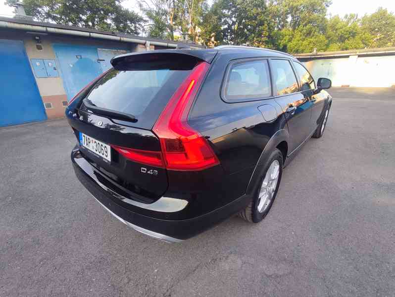 Volvo V90 2.0 D4 Cross Country,ČR,odpočet DPH - foto 2