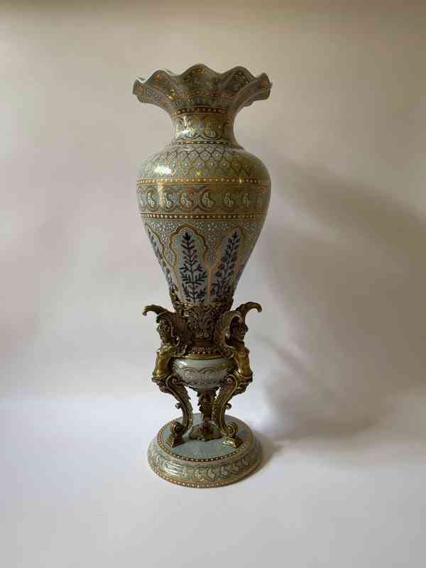Luxusní velká porcelánová váza s mosaznou figurální montáží