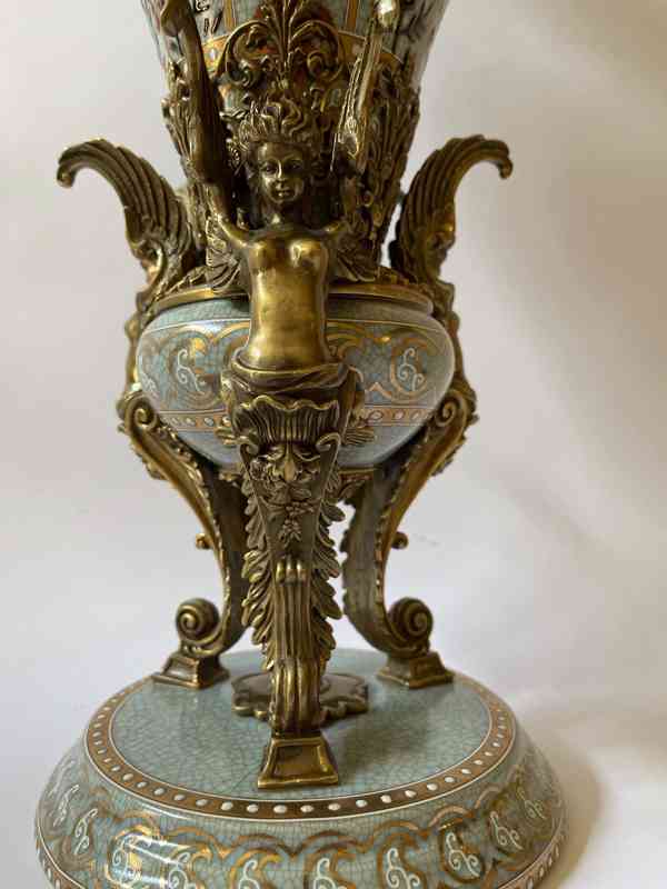 Luxusní velká porcelánová váza s mosaznou figurální montáží - foto 6