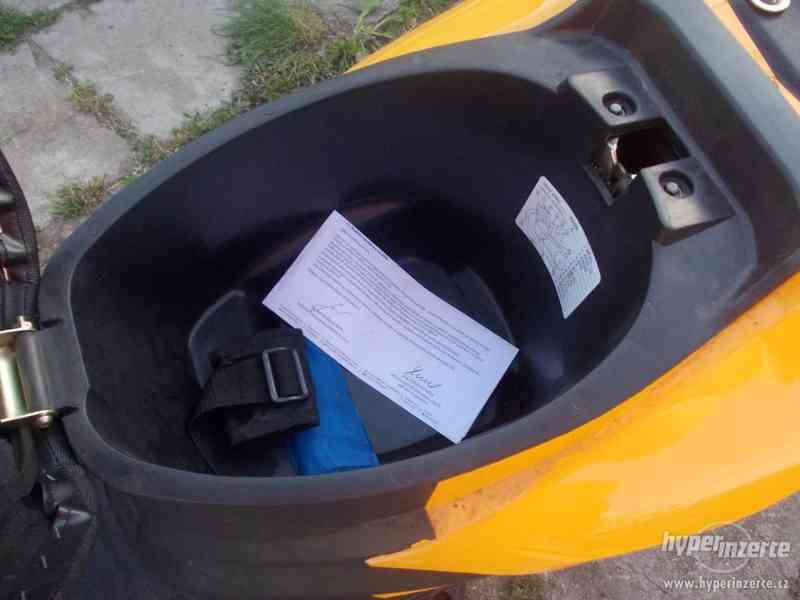 Skútr do 50ccm, řidičák AM - foto 7