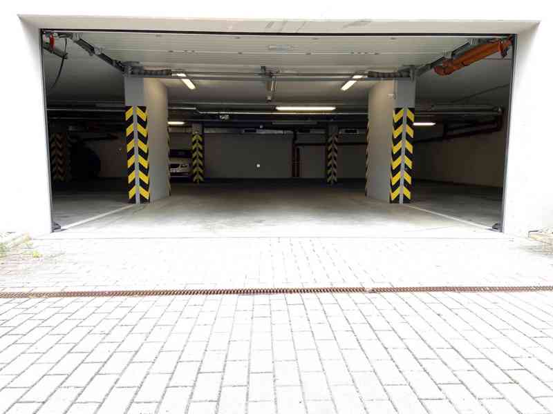 PRODEJ GARÁŽOVÉHO STÁNÍ  NA ULICI ŘÍČANSKÁ, BRNO-BYSTRC - foto 4