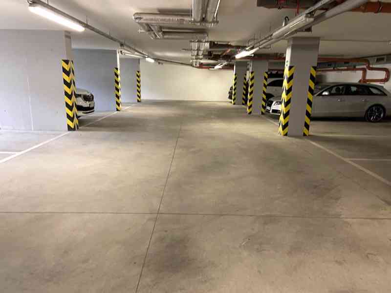 PRODEJ GARÁŽOVÉHO STÁNÍ  NA ULICI ŘÍČANSKÁ, BRNO-BYSTRC - foto 13