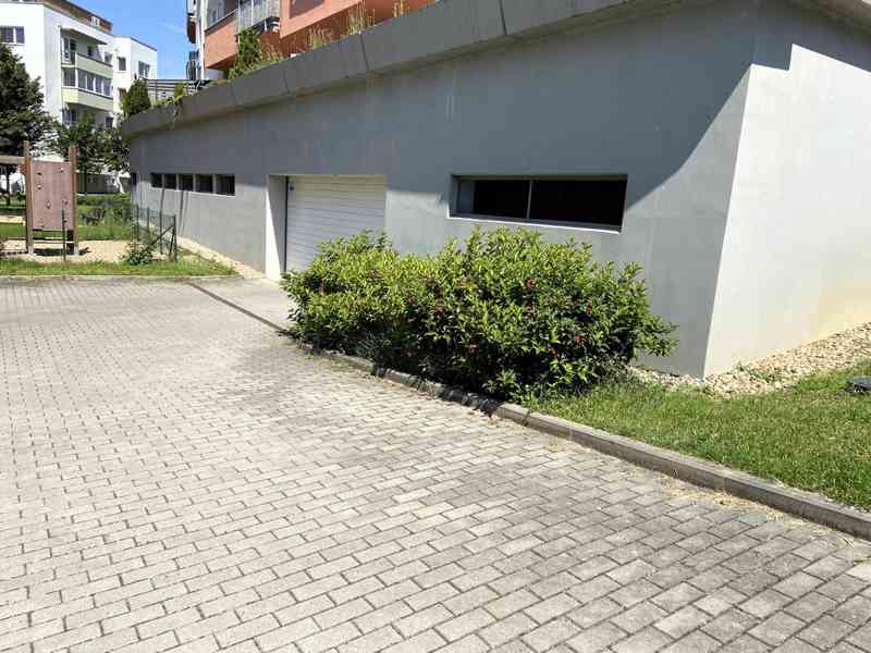PRODEJ GARÁŽOVÉHO STÁNÍ  NA ULICI ŘÍČANSKÁ, BRNO-BYSTRC - foto 2