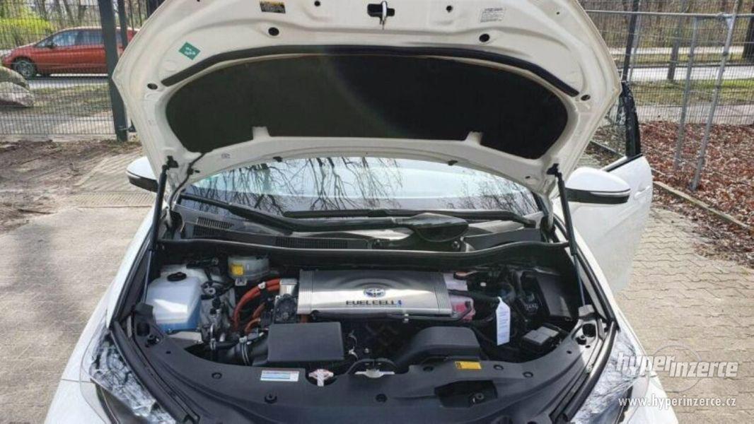 Toyota Mirai FuelCell FCV vodík 114kw - foto 12