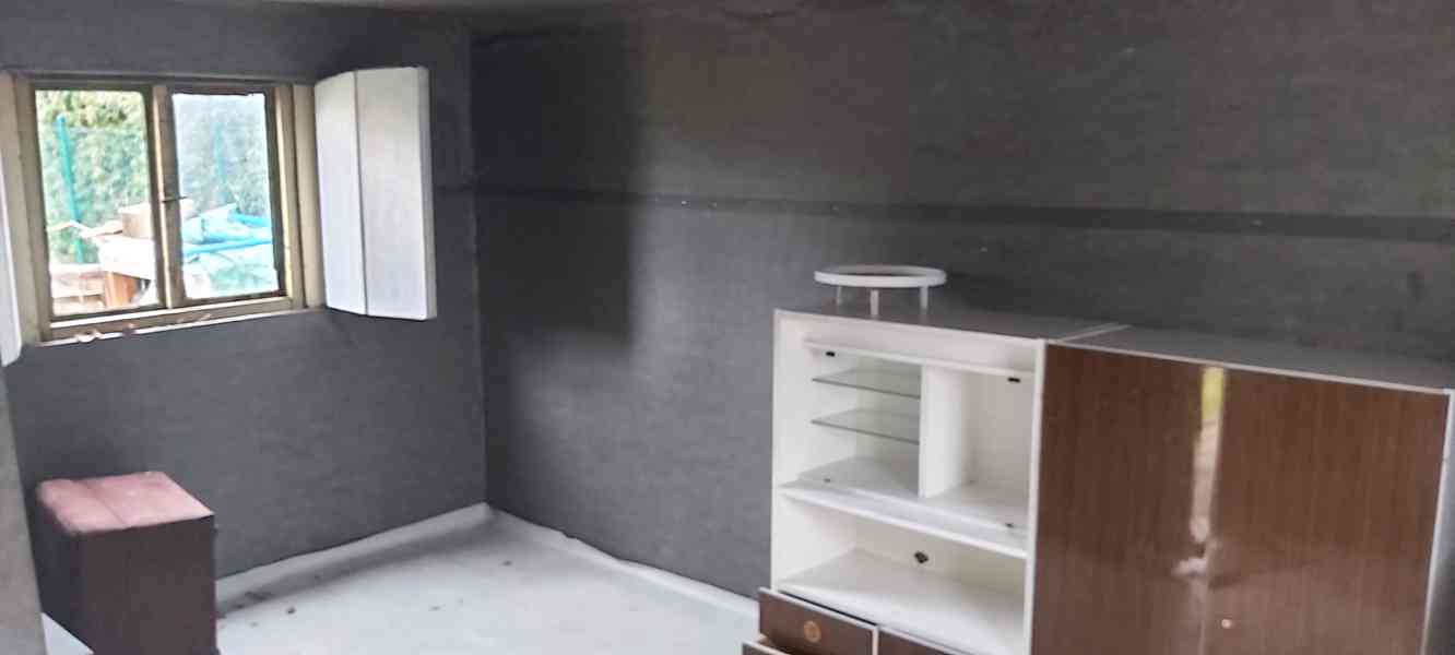 Pronájem dřevěné chatky a části zahrady v Rokycanech - foto 3