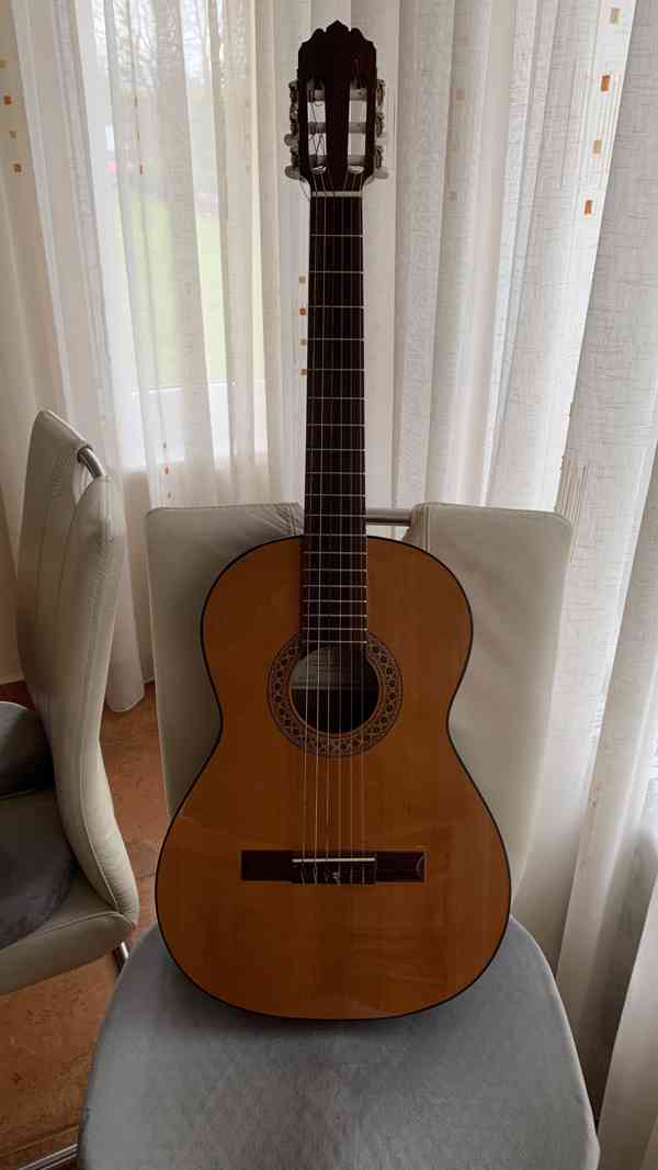 Originální kytara od Španělského výrobce JOAN CASHMIRA