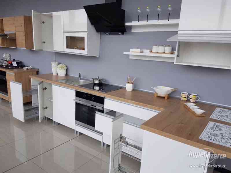 Elegantní moderní kuchyňská linka na MÍRU - foto 1