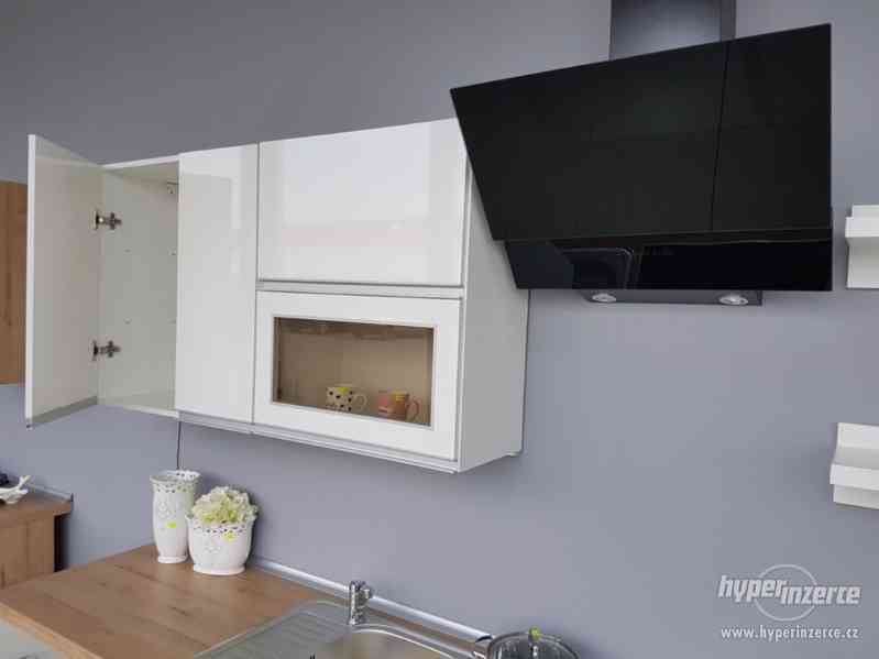 Elegantní moderní kuchyňská linka na MÍRU - foto 5