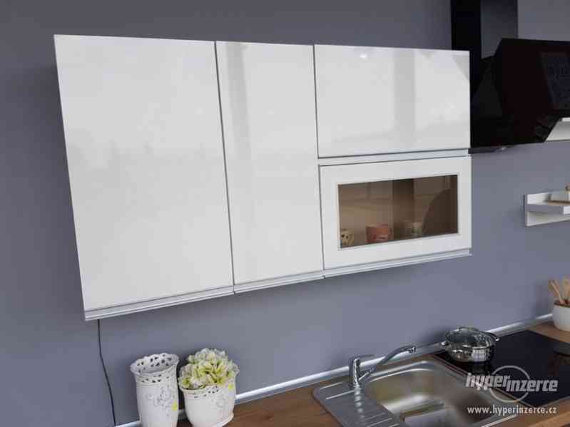 Elegantní moderní kuchyňská linka na MÍRU - foto 6