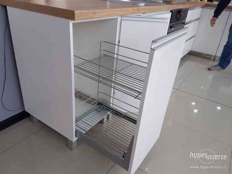 Elegantní moderní kuchyňská linka na MÍRU - foto 7