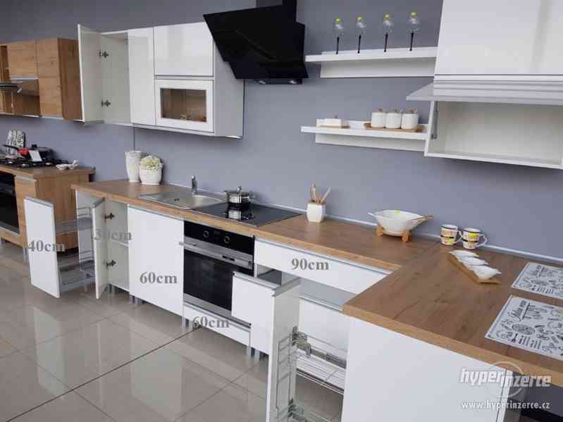Elegantní moderní kuchyňská linka na MÍRU - foto 13