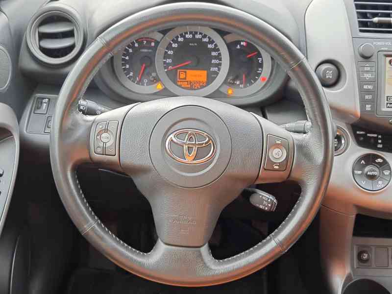 Toyota RAV 4 2.0i 4x4 Executive Individual benzín 112kw - foto 11