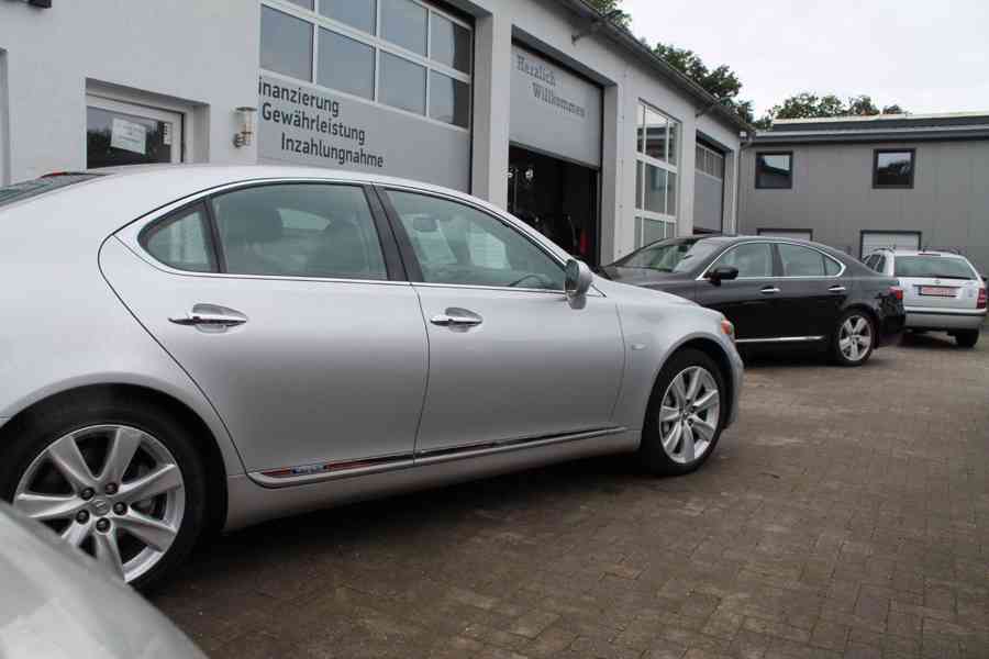 Lexus LS 600h L hybrid 327kw - foto 14