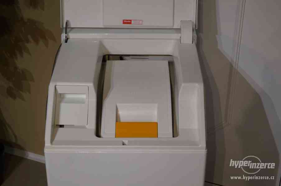 Miele pračka vrchní plnění W 627 softtronic, voštinový buben - foto 11