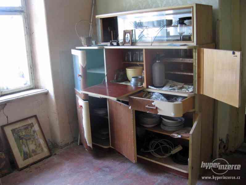 Dobová kuchyňská kredenc a stůl, 60. léta - foto 2