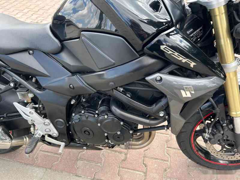 Suzuki GSR 750 2011 - foto 11