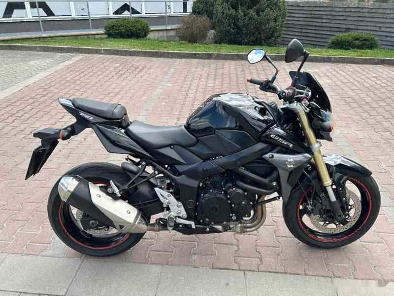 Suzuki GSR 750 2011 - foto 2