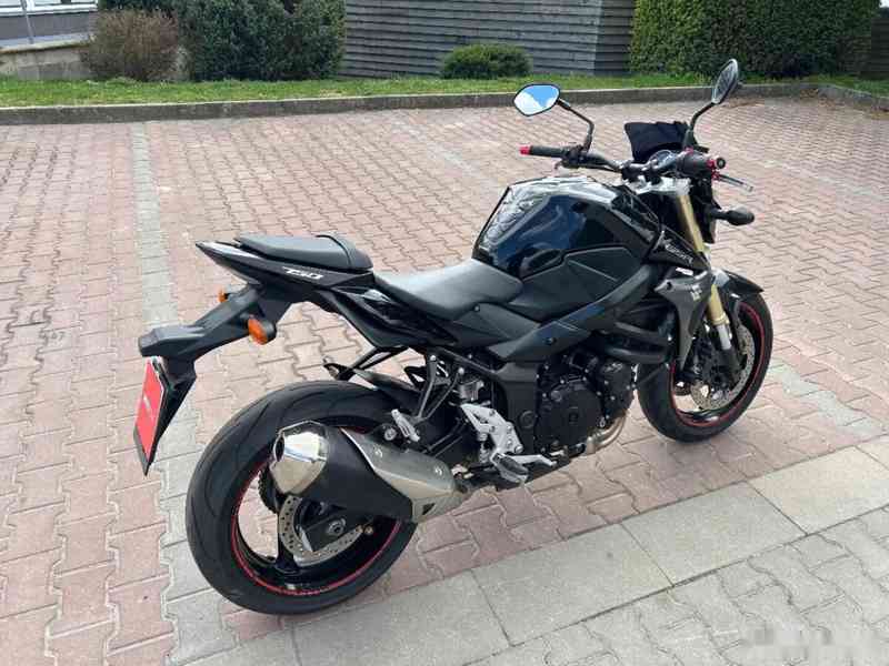 Suzuki GSR 750 2011 - foto 3