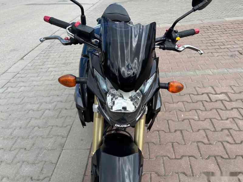 Suzuki GSR 750 2011 - foto 9