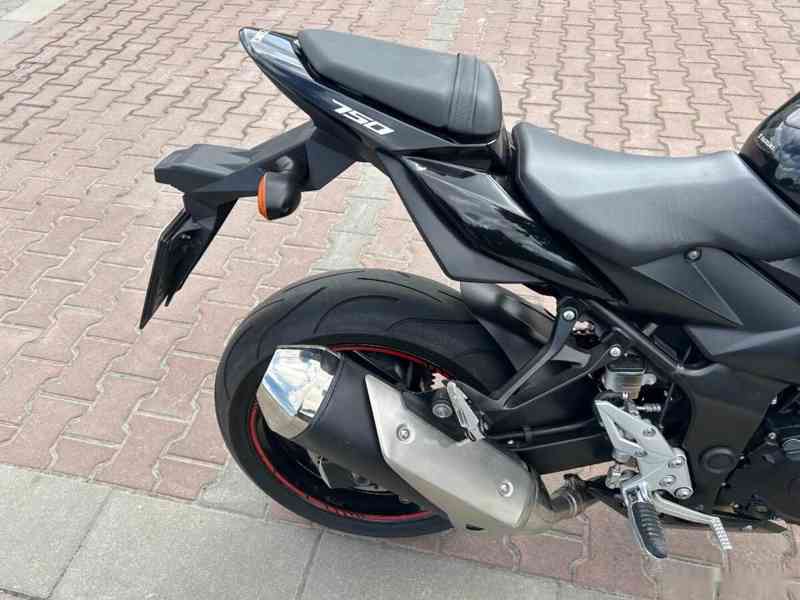 Suzuki GSR 750 2011 - foto 12