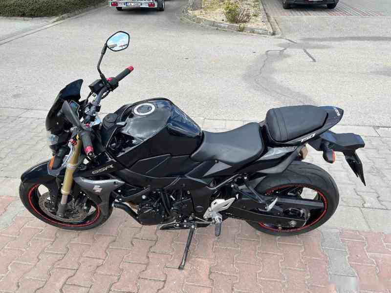 Suzuki GSR 750 2011 - foto 6
