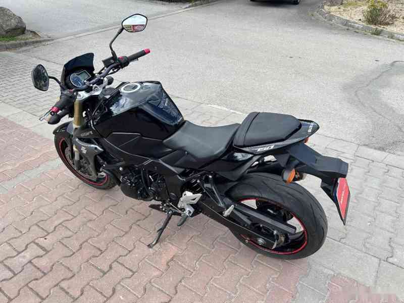 Suzuki GSR 750 2011 - foto 5