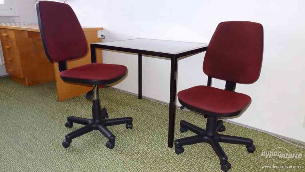 Prodám kovový stůl  a kancelářské židle - foto 3