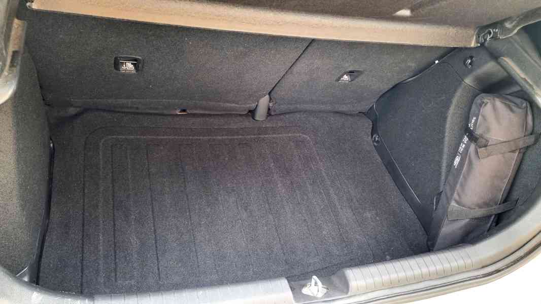 HYUNDAI I20 1.2i, 2016, 89 000 km, prvomajitel, 55,2 kW - foto 18