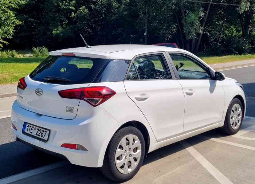 HYUNDAI I20 1.2i, 2016, 89 000 km, prvomajitel, 55,2 kW - foto 6
