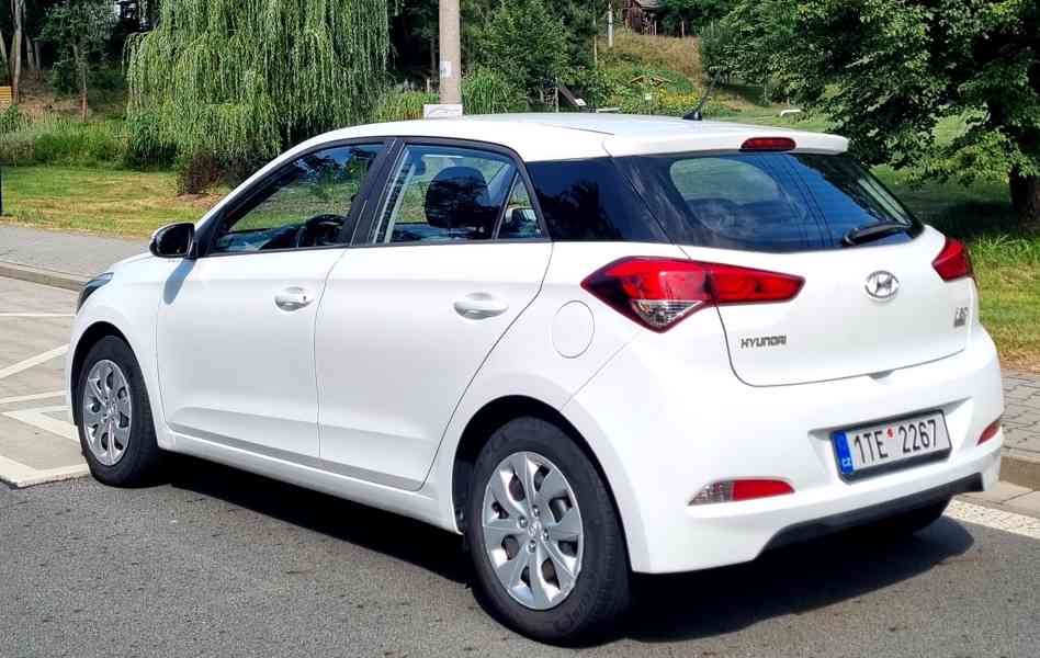 HYUNDAI I20 1.2i, 2016, 89 000 km, prvomajitel, 55,2 kW - foto 4