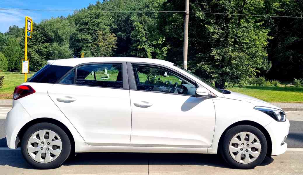 HYUNDAI I20 1.2i, 2016, 89 000 km, prvomajitel, 55,2 kW - foto 7
