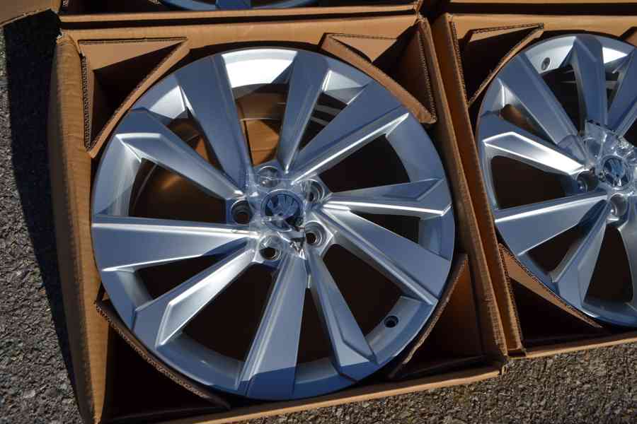 Škoda Fabia IV, VW Polo, S.Ibiza -17 Nové orig.Alu disky - foto 10