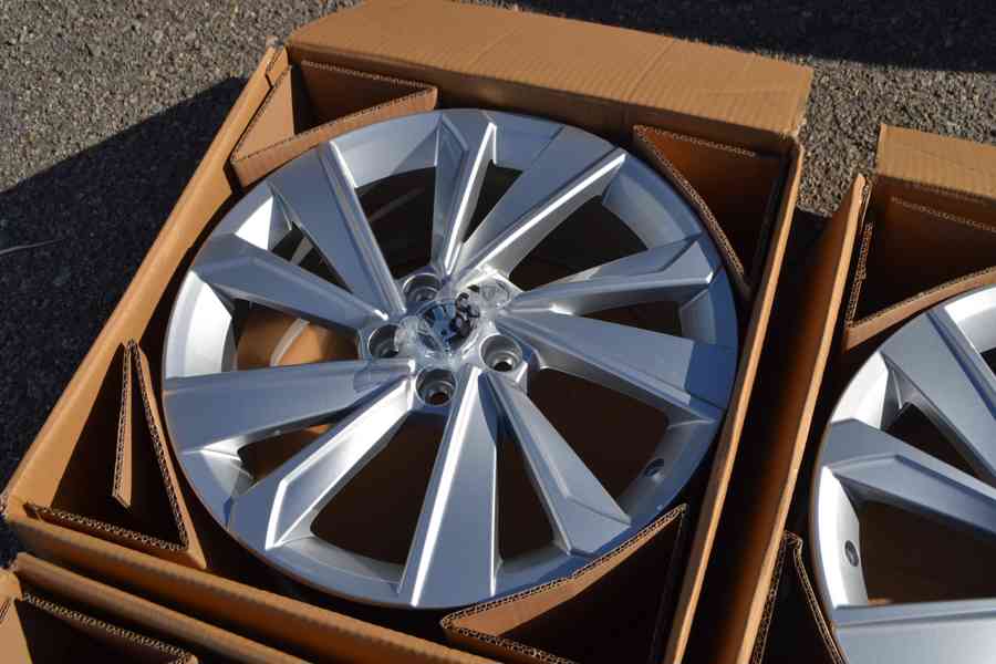 Škoda Fabia IV, VW Polo, S.Ibiza -17 Nové orig.Alu disky - foto 13